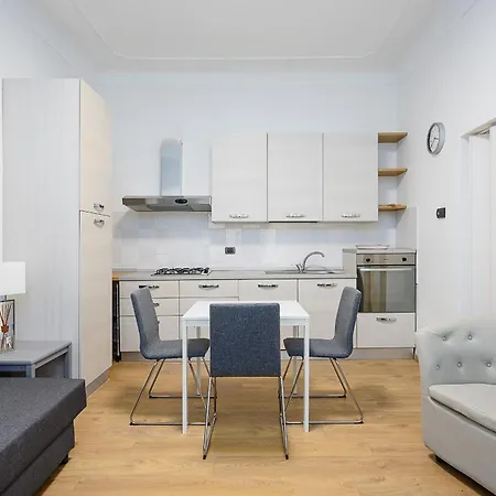 A 350m Da Chinatown Apartment *